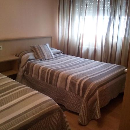 Pension Las Palmeras Lalin Room photo