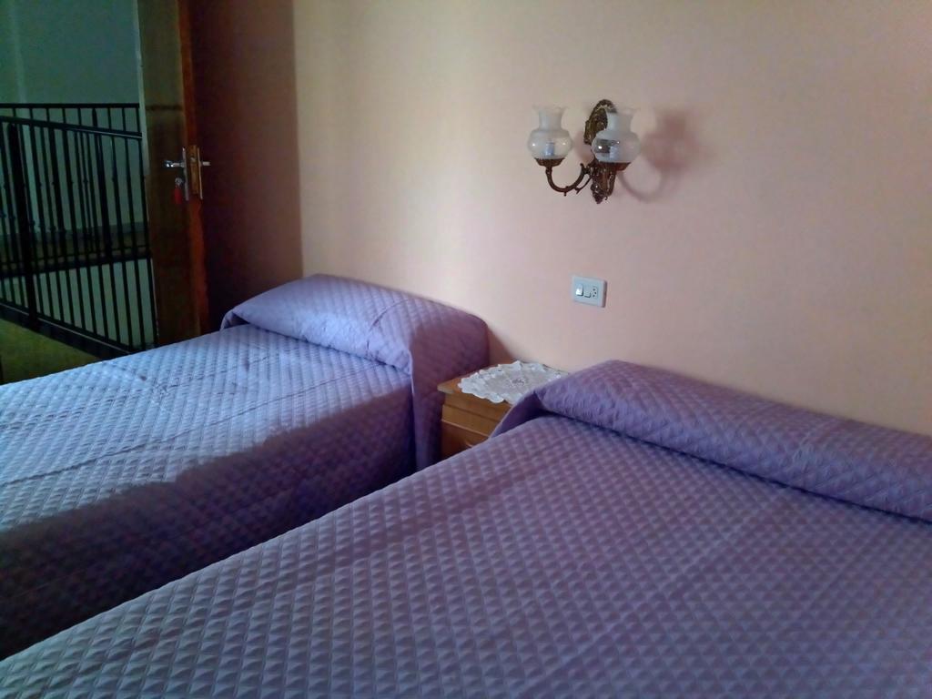 Pension Las Palmeras Lalin Room photo