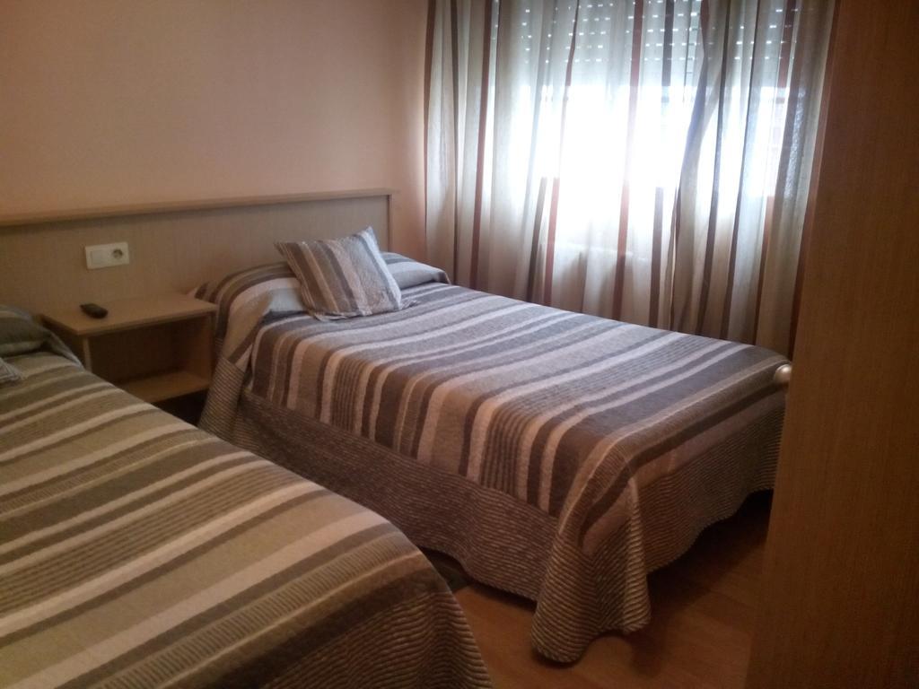 Pension Las Palmeras Lalin Room photo