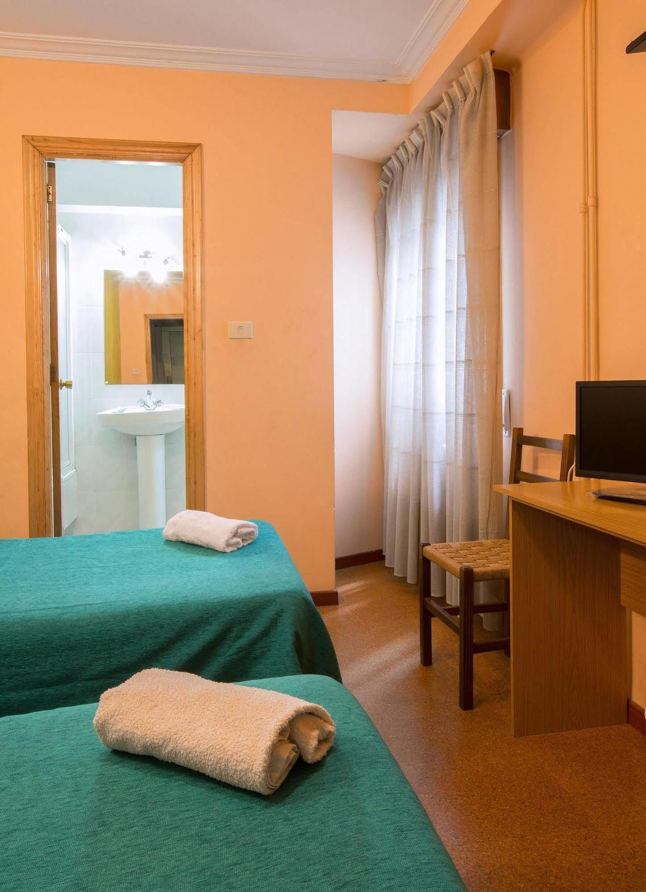Pension Las Palmeras Lalin Exterior photo