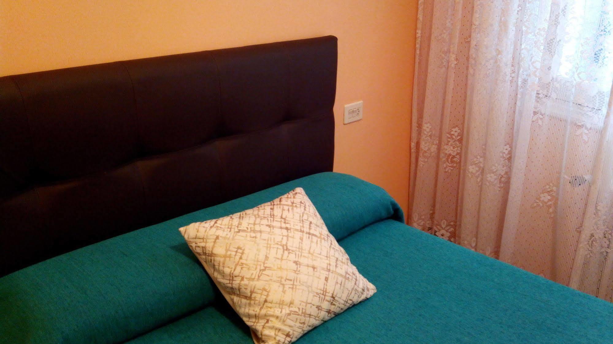 Pension Las Palmeras Lalin Exterior photo